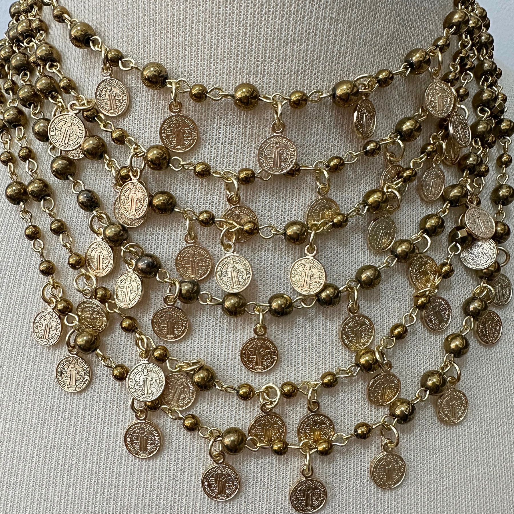 Colar Voltas Mini Moedas