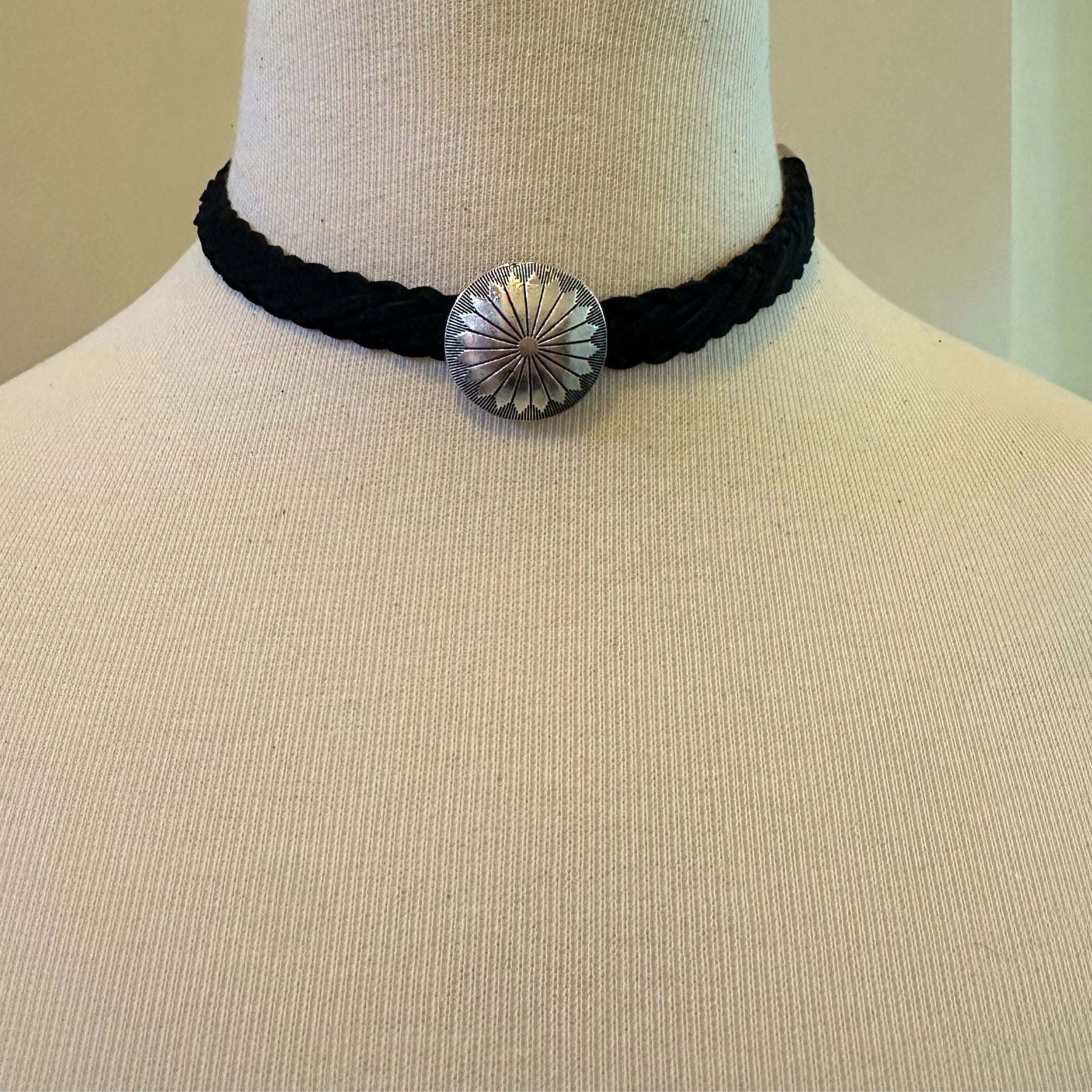 Choker Cordão Medalha