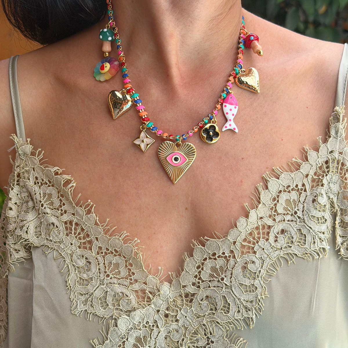 Colar coração olho