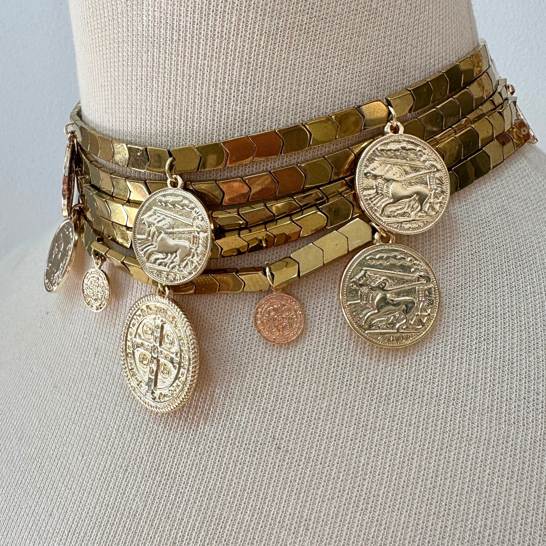 Choker Sevilla