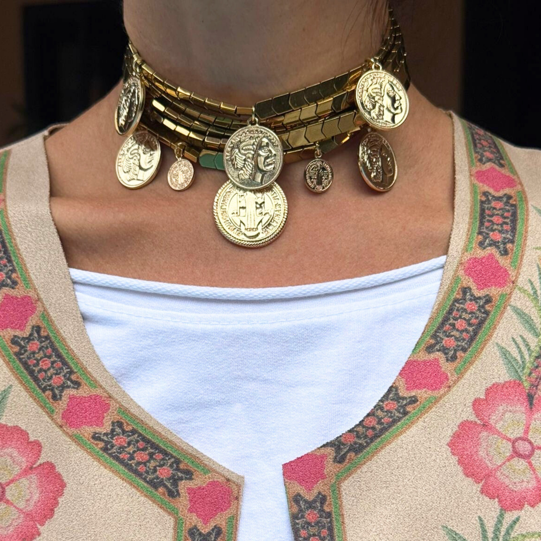 Choker Sevilla