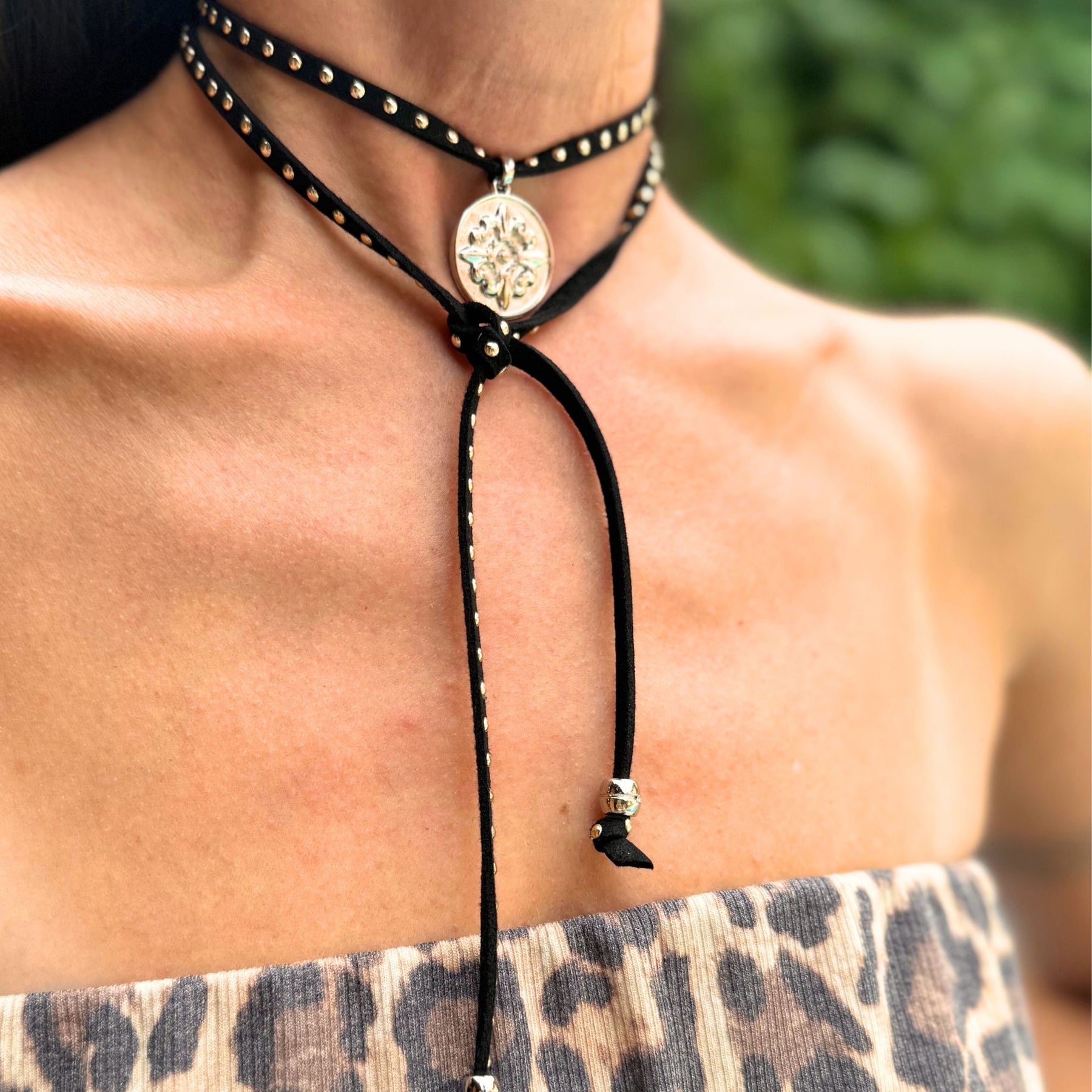 Choker Couro Moeda