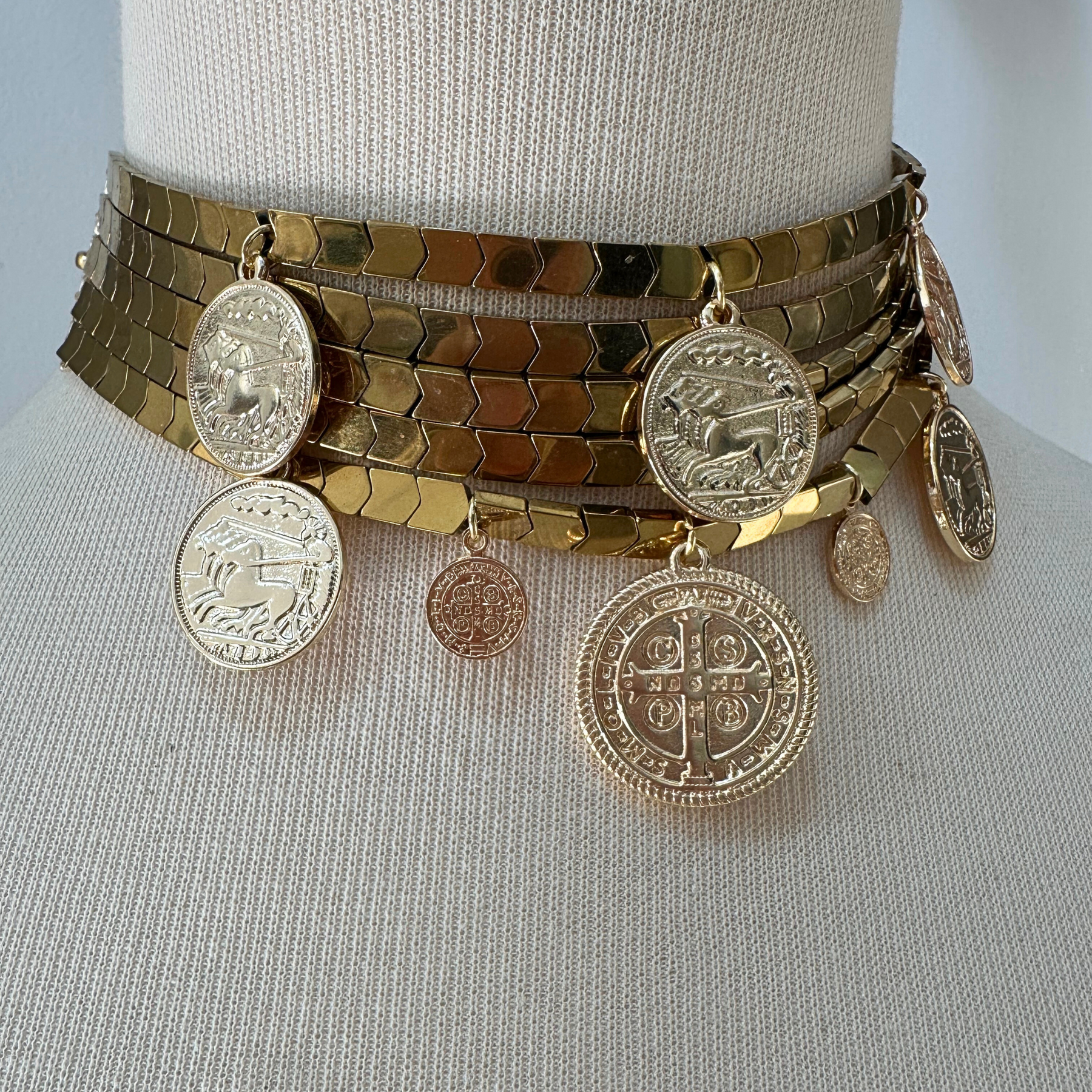 Choker Sevilla