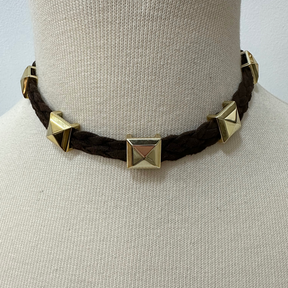 Choker Trama