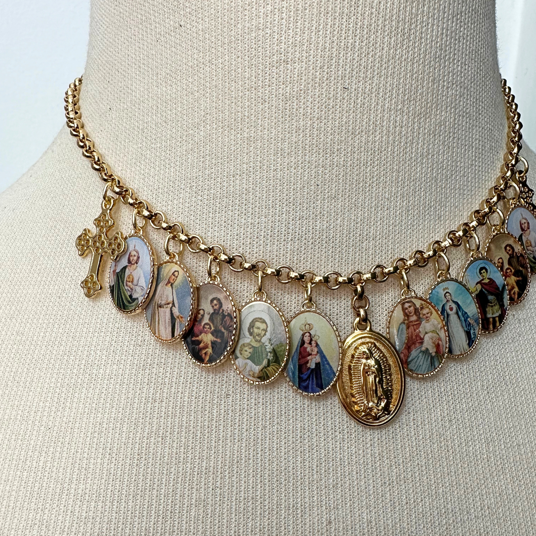 Colar Santinhos
